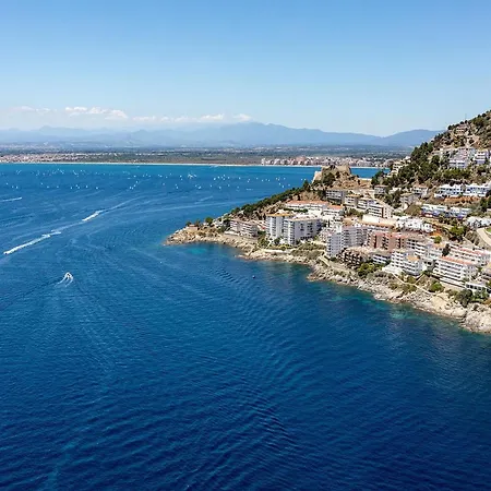 Apartment With View Montjoi